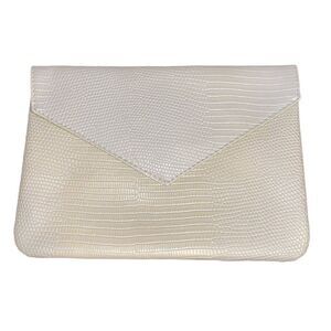 🌻5/$20🌻 Cream Colored Faux Reptile Ipsy Glam Bag